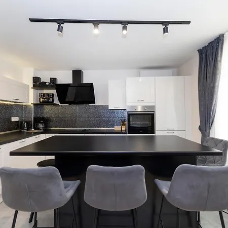 Nikky 2br Apt. In Old Town Centre