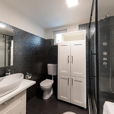 Daire Nikky 2br Apt. In Old Town Centre