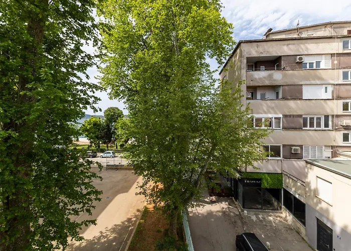 Nikky 2br Apt. In Old Town Centre Zara