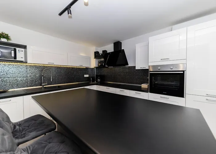 Nikky 2br Apt. In Old Town Centre Appartamento