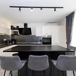 Nikky 2br Apt. In Old Town Centre