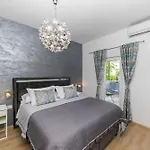 Appartement Nikky 2br Apt. In Old Town Centre *