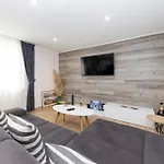 Appartement Nikky 2br Apt. In Old Town Centre *