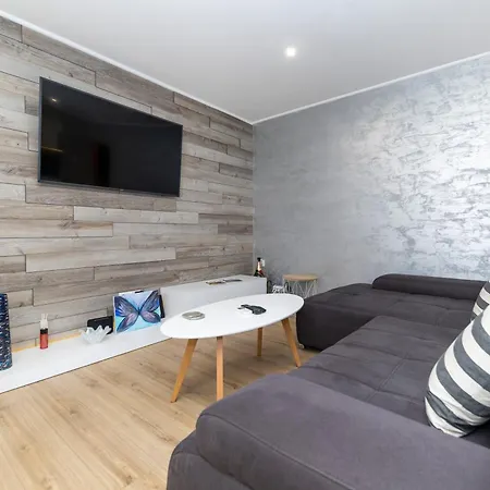 Nikky 2br Apt. In Old Town Centre * Задар
