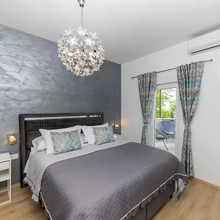 Lejlighed Nikky 2br Apt. In Old Town Centre *