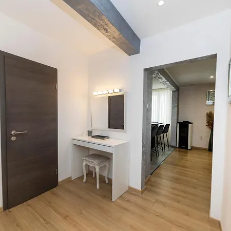 Nikky 2br Apt. In Old Town Centre * Задар
