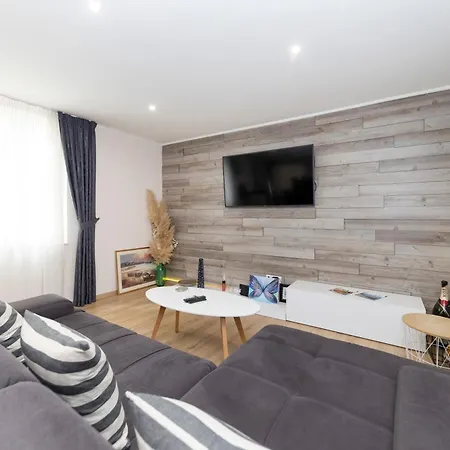 Lejlighed Nikky 2br Apt. In Old Town Centre *