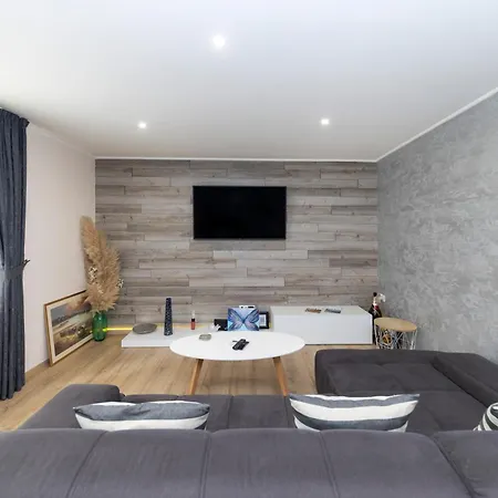 Nikky 2br Apt. In Old Town Centre * Задар